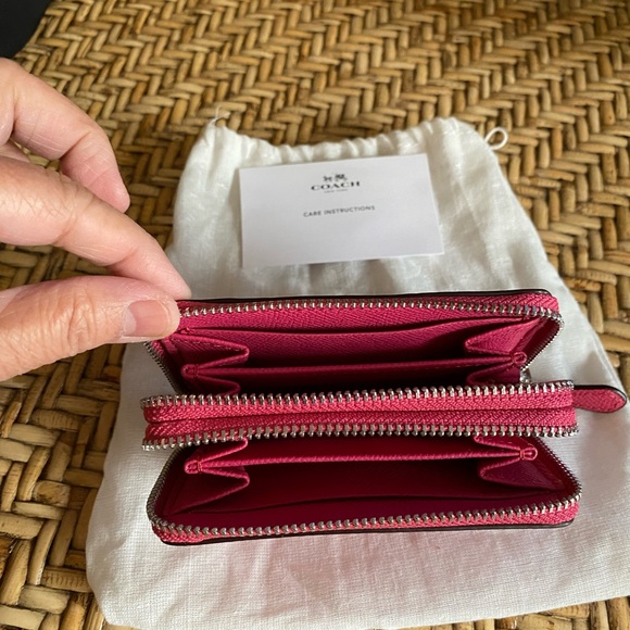 Coach women’s wallet - Picture 4 of 4